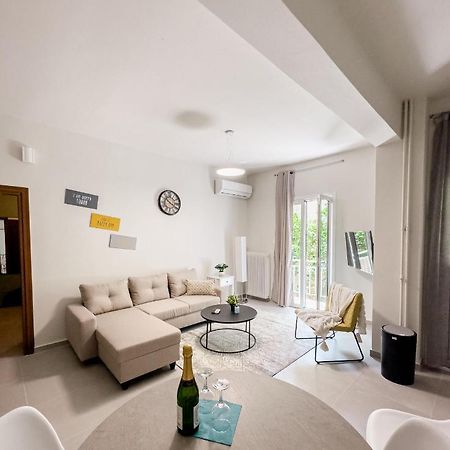 Metro Chic Haven: Modernized Urban Studio Near The Tram Athena Bagian luar foto