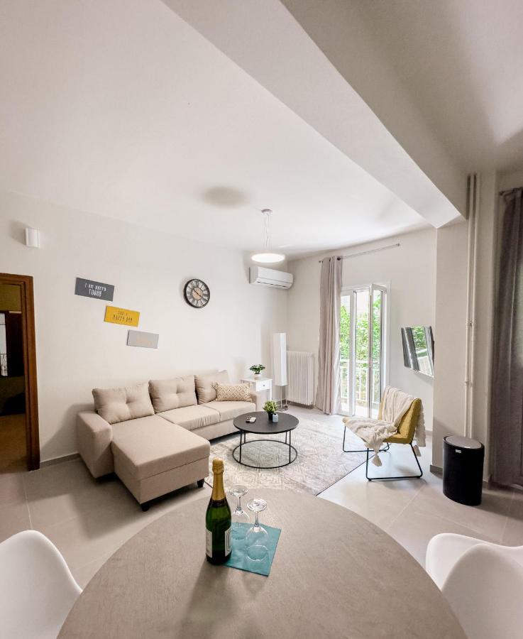 Metro Chic Haven: Modernized Urban Studio Near The Tram Athena Bagian luar foto
