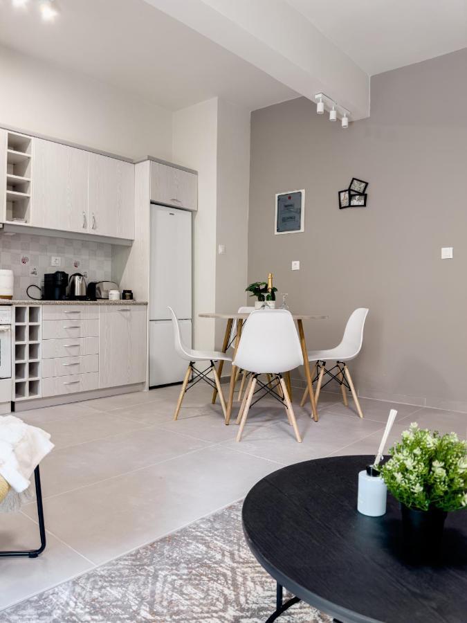 Metro Chic Haven: Modernized Urban Studio Near The Tram Athena Bagian luar foto