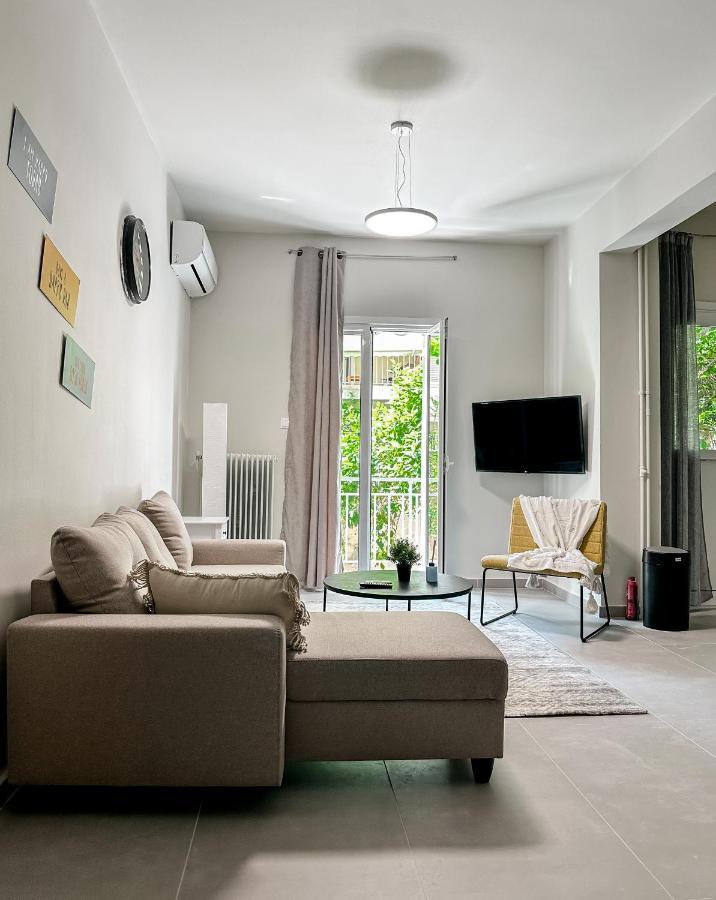Metro Chic Haven: Modernized Urban Studio Near The Tram Athena Bagian luar foto