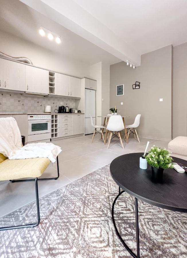 Metro Chic Haven: Modernized Urban Studio Near The Tram Athena Bagian luar foto