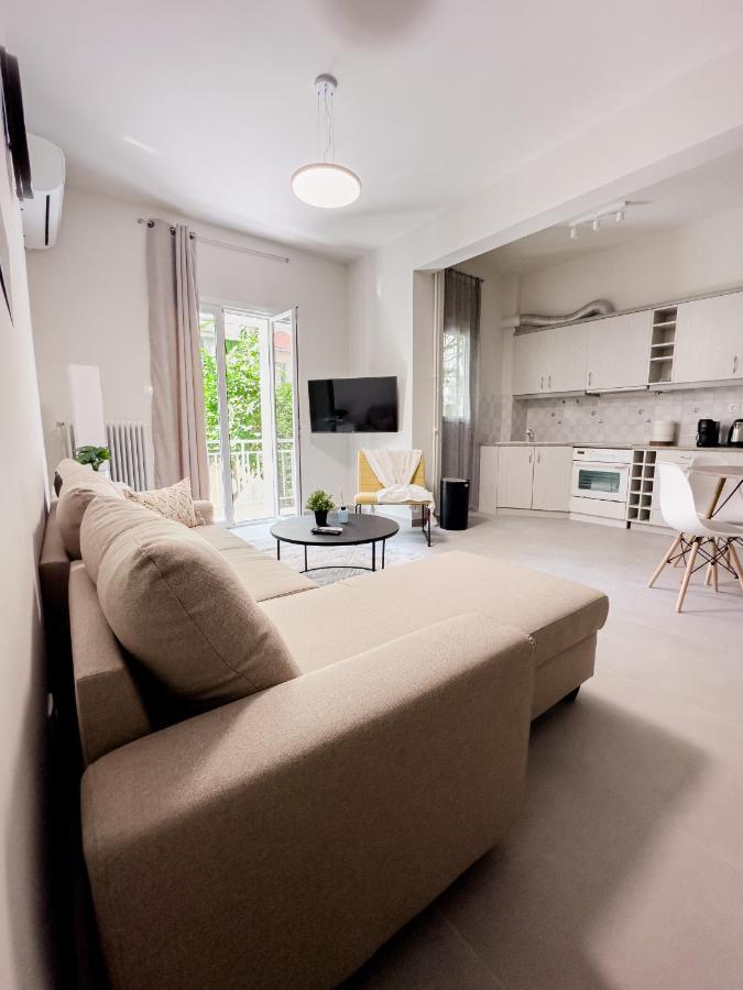 Metro Chic Haven: Modernized Urban Studio Near The Tram Athena Bagian luar foto