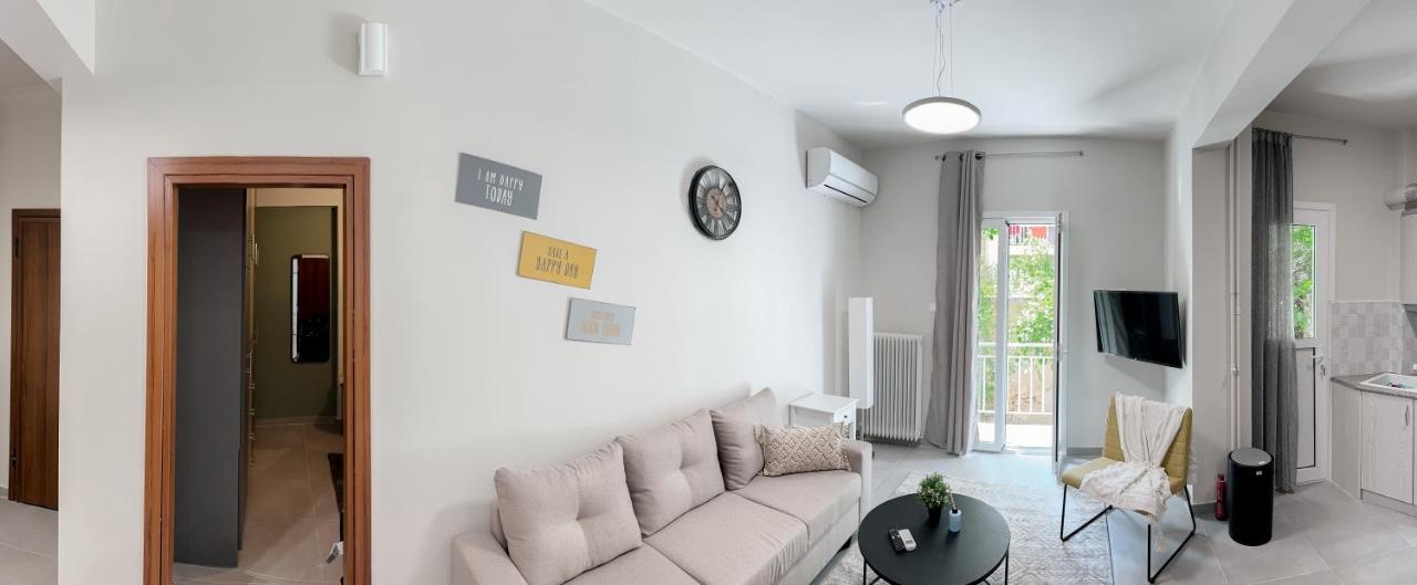 Metro Chic Haven: Modernized Urban Studio Near The Tram Athena Bagian luar foto