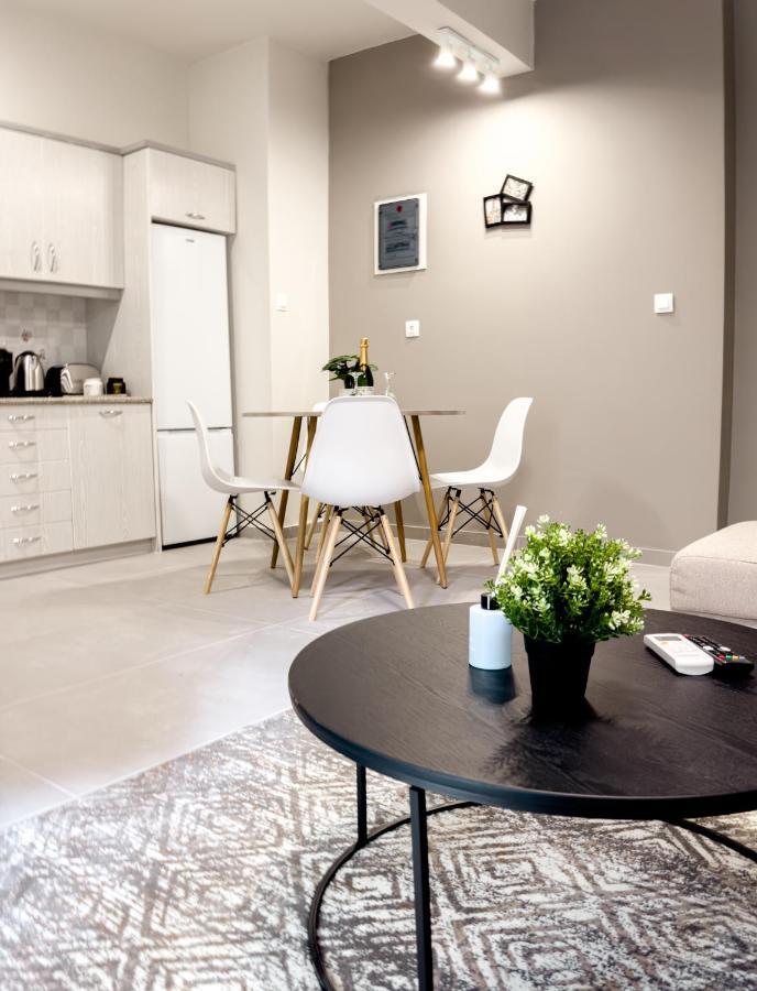 Metro Chic Haven: Modernized Urban Studio Near The Tram Athena Bagian luar foto