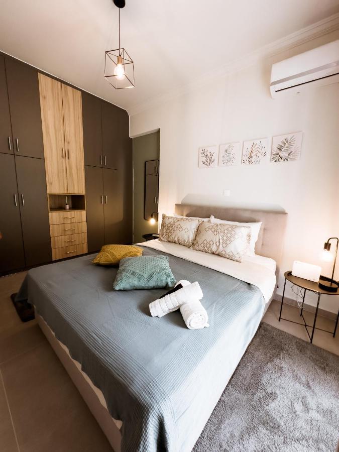 Metro Chic Haven: Modernized Urban Studio Near The Tram Athena Bagian luar foto