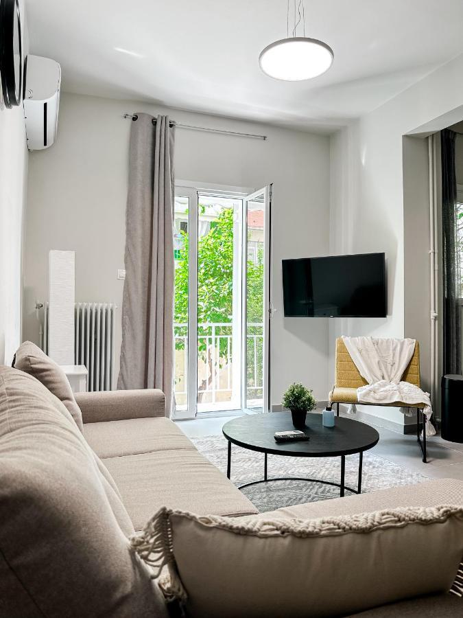 Metro Chic Haven: Modernized Urban Studio Near The Tram Athena Bagian luar foto