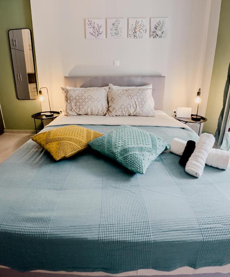Metro Chic Haven: Modernized Urban Studio Near The Tram Athena Bagian luar foto