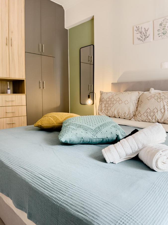 Metro Chic Haven: Modernized Urban Studio Near The Tram Athena Bagian luar foto