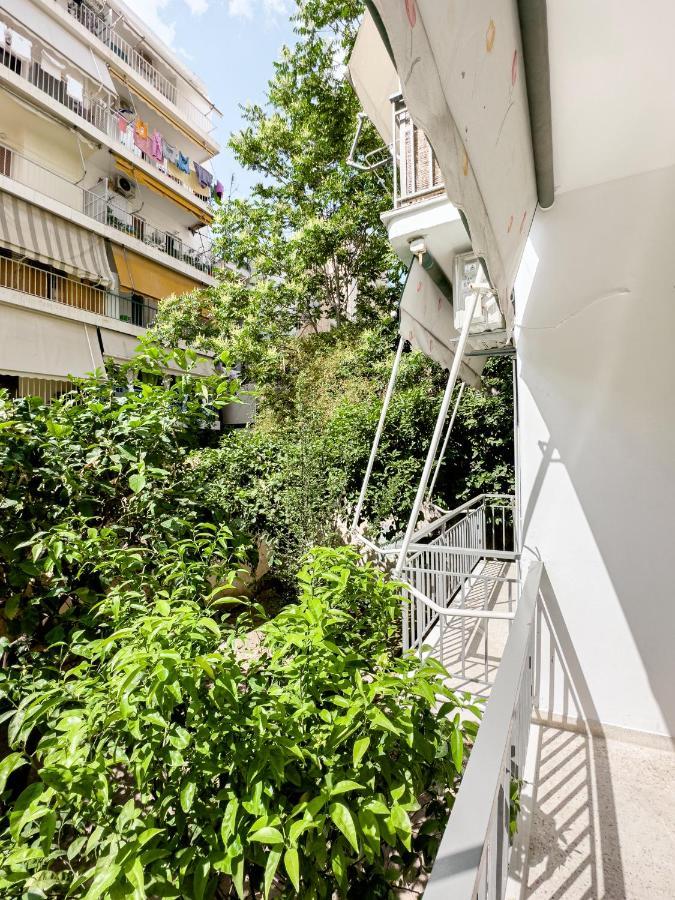 Metro Chic Haven: Modernized Urban Studio Near The Tram Athena Bagian luar foto