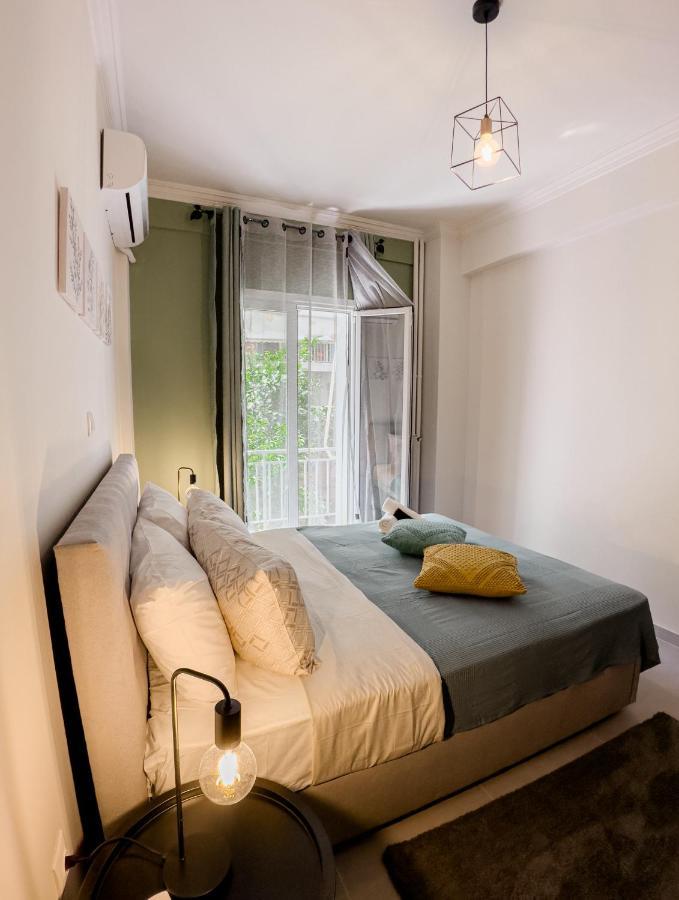 Metro Chic Haven: Modernized Urban Studio Near The Tram Athena Bagian luar foto