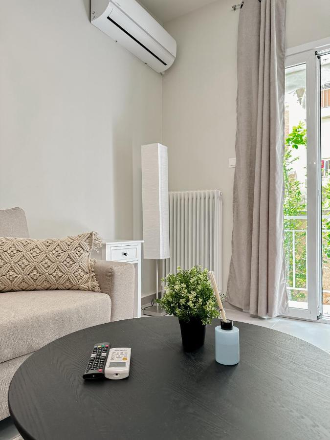 Metro Chic Haven: Modernized Urban Studio Near The Tram Athena Bagian luar foto
