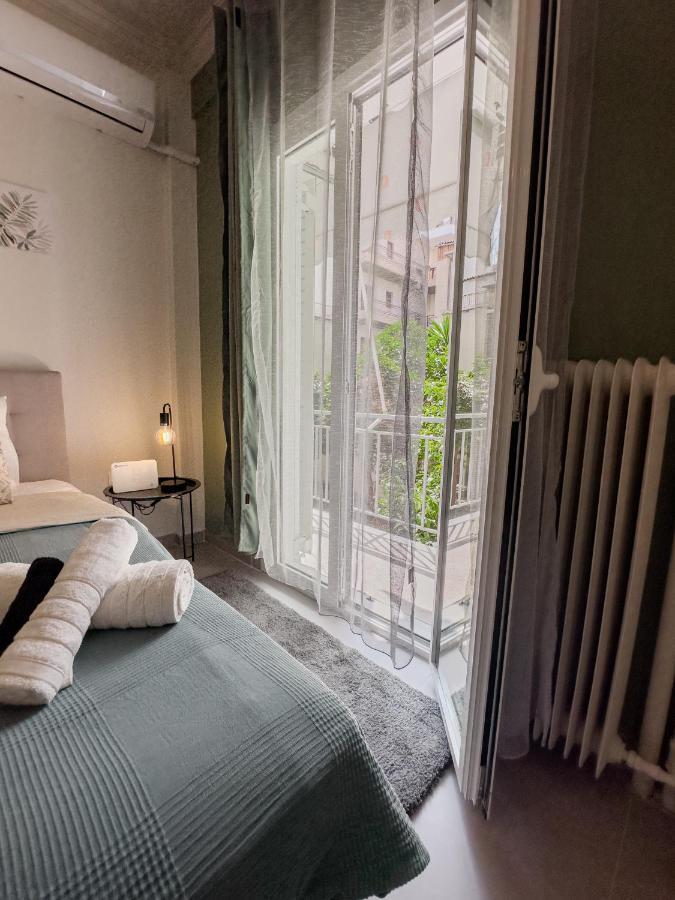 Metro Chic Haven: Modernized Urban Studio Near The Tram Athena Bagian luar foto
