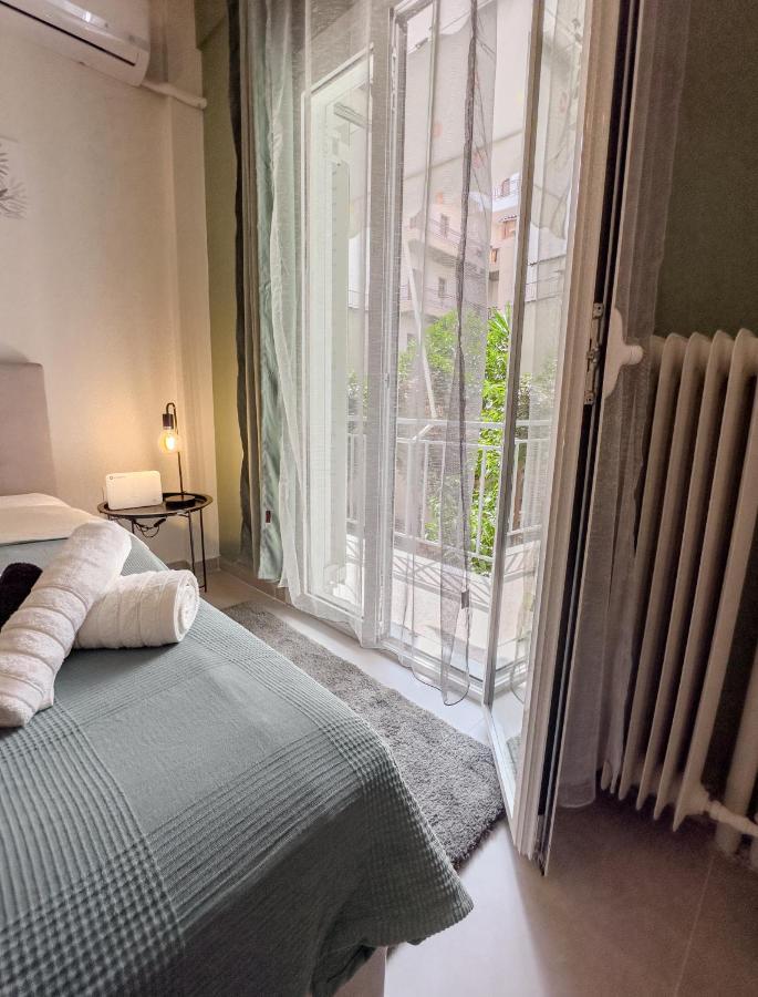 Metro Chic Haven: Modernized Urban Studio Near The Tram Athena Bagian luar foto