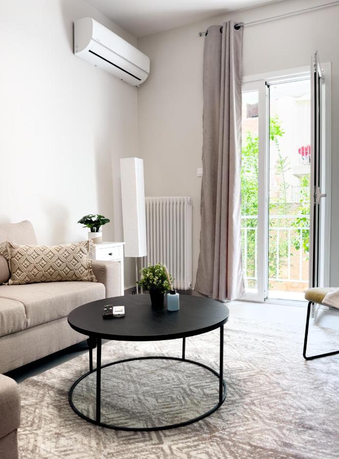 Metro Chic Haven: Modernized Urban Studio Near The Tram Athena Bagian luar foto