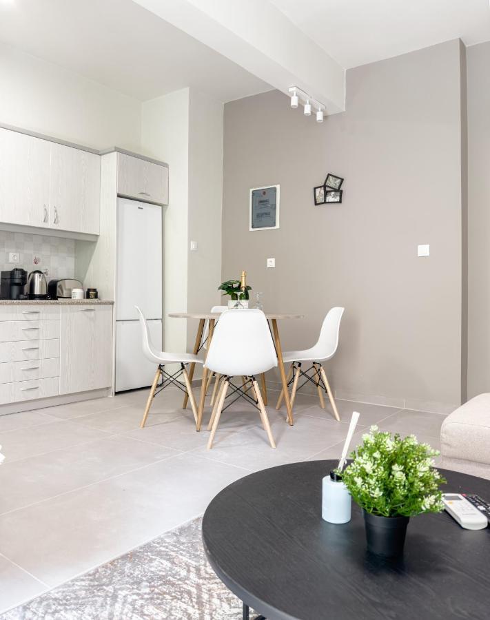 Metro Chic Haven: Modernized Urban Studio Near The Tram Athena Bagian luar foto