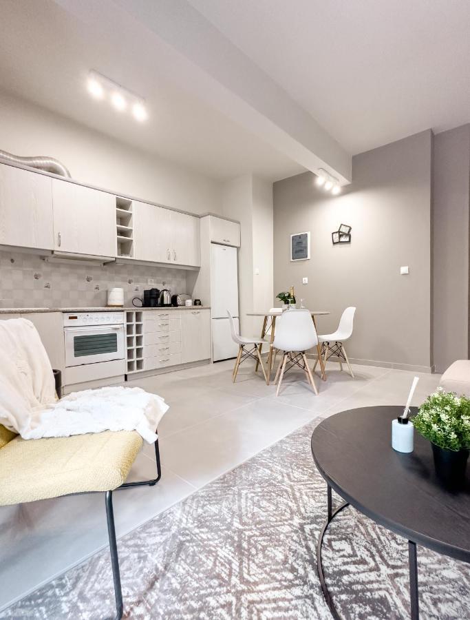 Metro Chic Haven: Modernized Urban Studio Near The Tram Athena Bagian luar foto