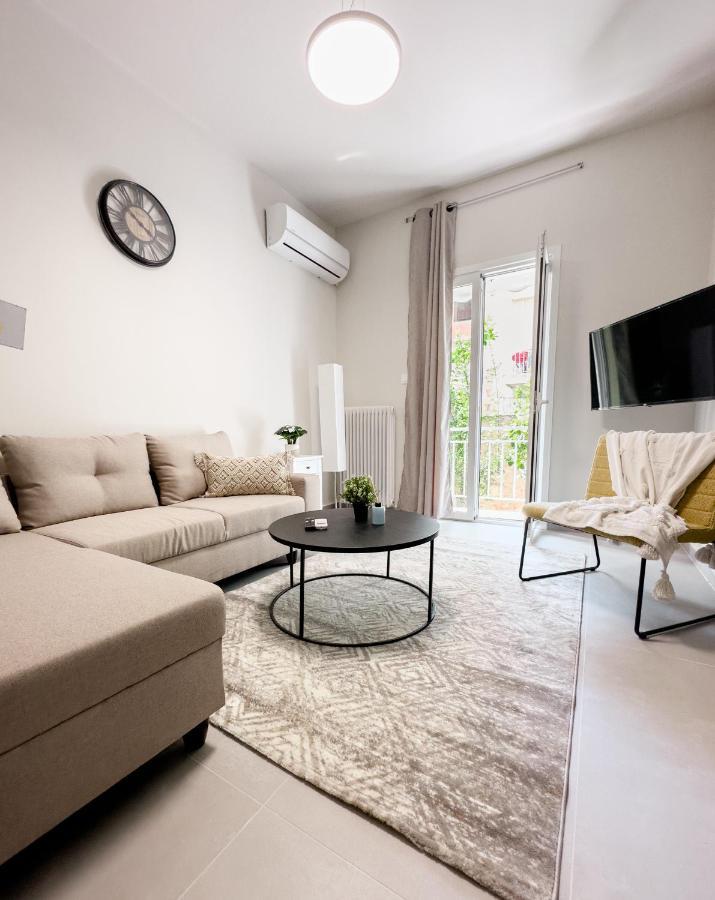 Metro Chic Haven: Modernized Urban Studio Near The Tram Athena Bagian luar foto