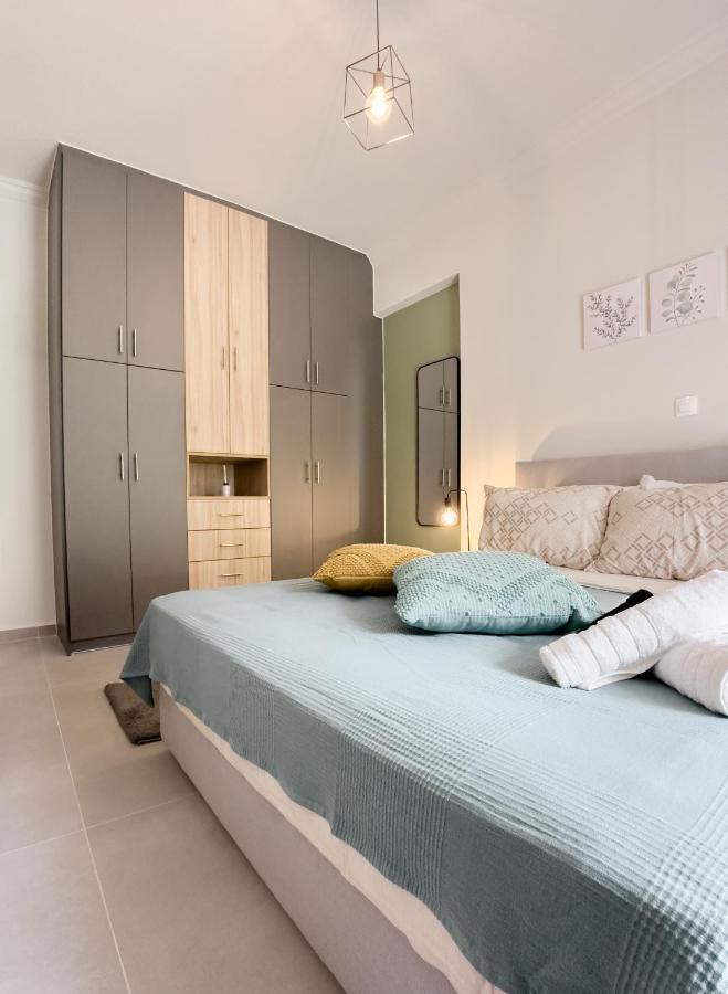 Metro Chic Haven: Modernized Urban Studio Near The Tram Athena Bagian luar foto