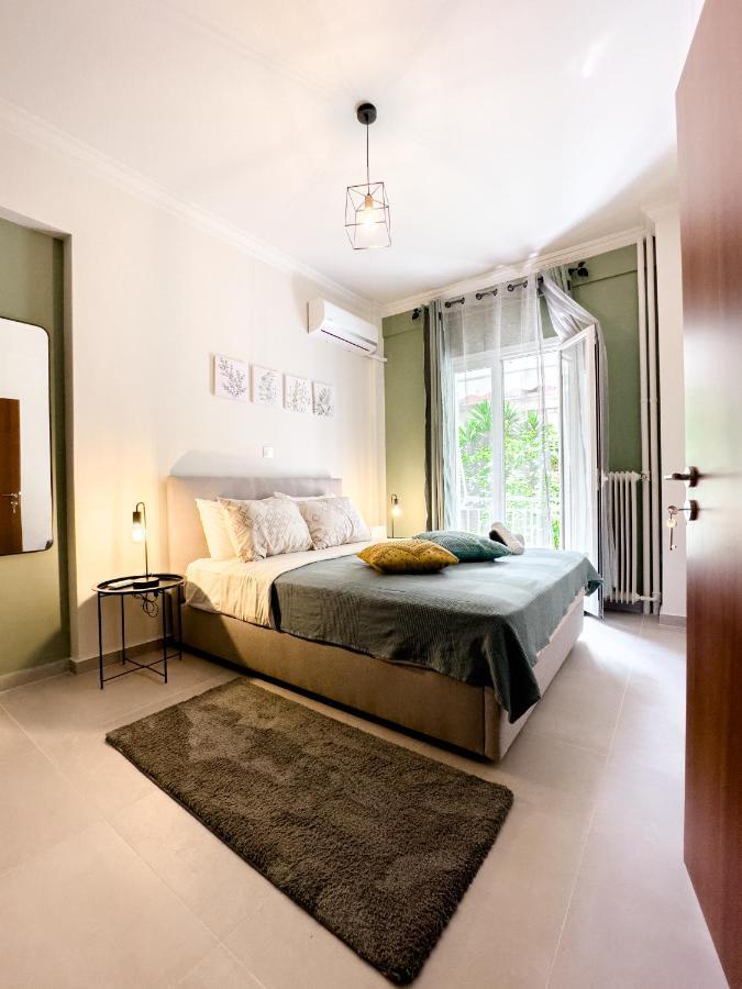 Metro Chic Haven: Modernized Urban Studio Near The Tram Athena Bagian luar foto