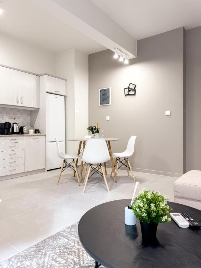 Metro Chic Haven: Modernized Urban Studio Near The Tram Athena Bagian luar foto
