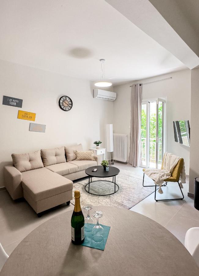 Metro Chic Haven: Modernized Urban Studio Near The Tram Athena Bagian luar foto