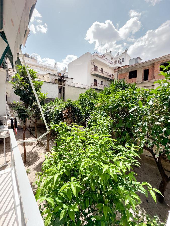 Metro Chic Haven: Modernized Urban Studio Near The Tram Athena Bagian luar foto